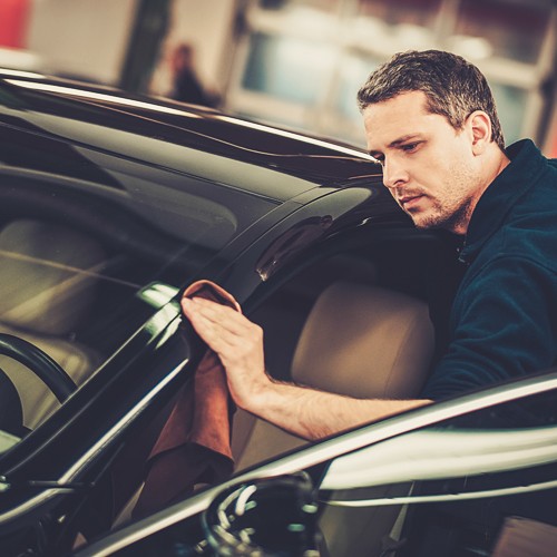 Jos katto kestää, talo kestää. Olisikohan nyt aika kiivetä katsastamaan, kaipaako kattosi huoltoa?